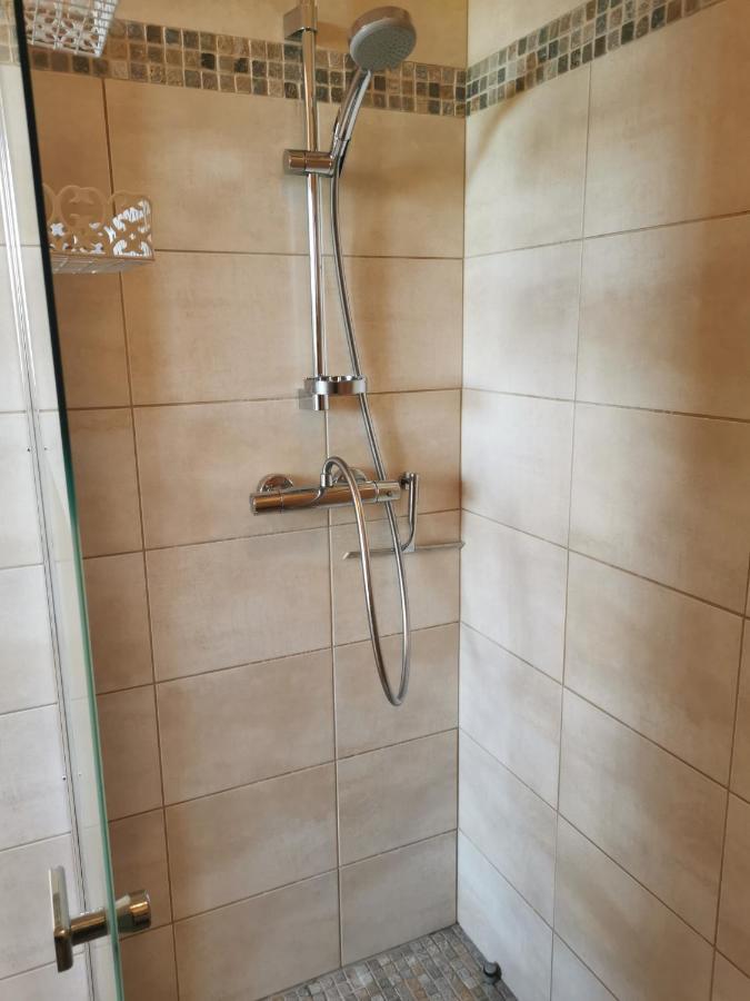 Appart Pins&parasol, piscine chauffée et bain à remous Taradeau Extérieur photo