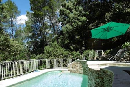 Appart Pins&parasol, piscine chauffée et bain à remous Taradeau Extérieur photo