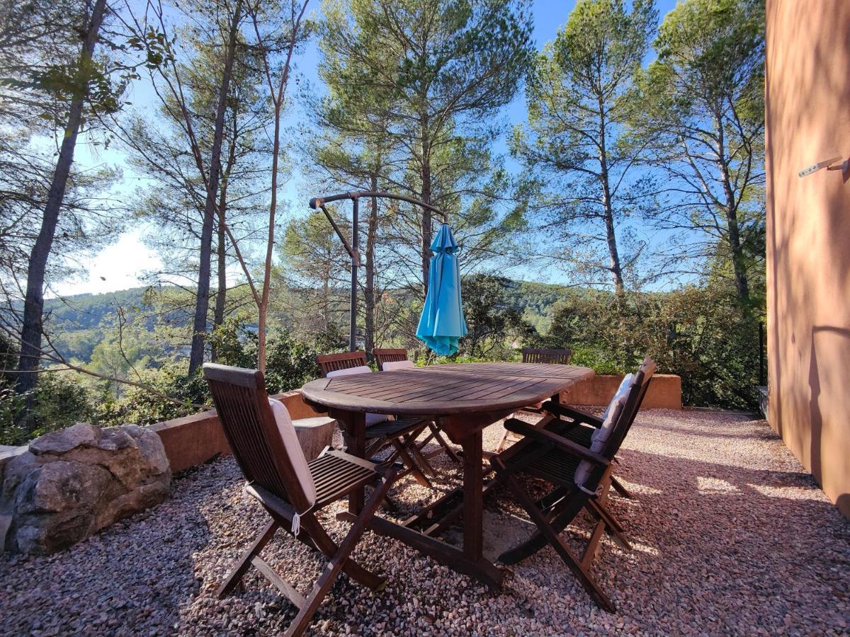 Appart Pins&parasol, piscine chauffée et bain à remous Taradeau Extérieur photo